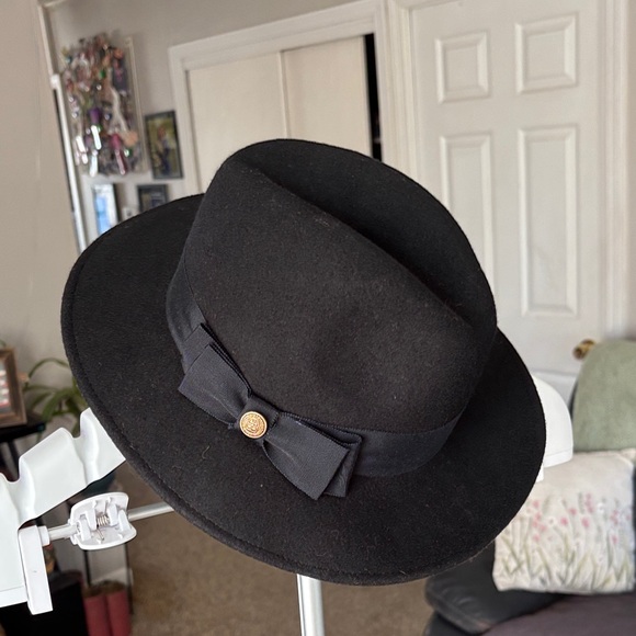 Accessories - Elegant Black Fedora Hat with Bow 100% Wool